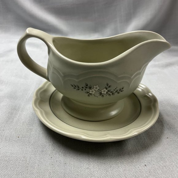 Pfaltzgraff Heirloom Gravy boat pitcher - Picture 2 of 6